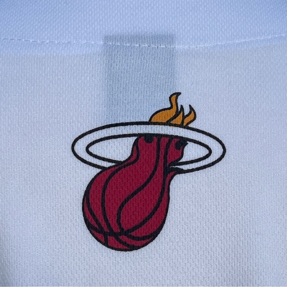 NBA White Miami Heat Button Jersey Size XL Logo Shirt 88 Patty Mills Basketball - Picture 8 of 10